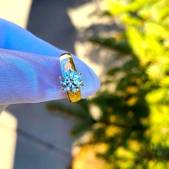 Solid 14k gold 2.5ct moissanite ring - Picture 4 of 9